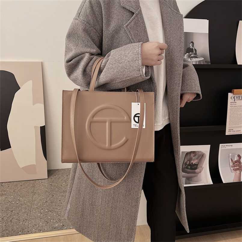 

Designer bag Textured Large Capacity Bag for Women 2023 New Fashion Handheld Tote Bag Autumn/Winter Shoulder Bag Commuter Bag, Blue