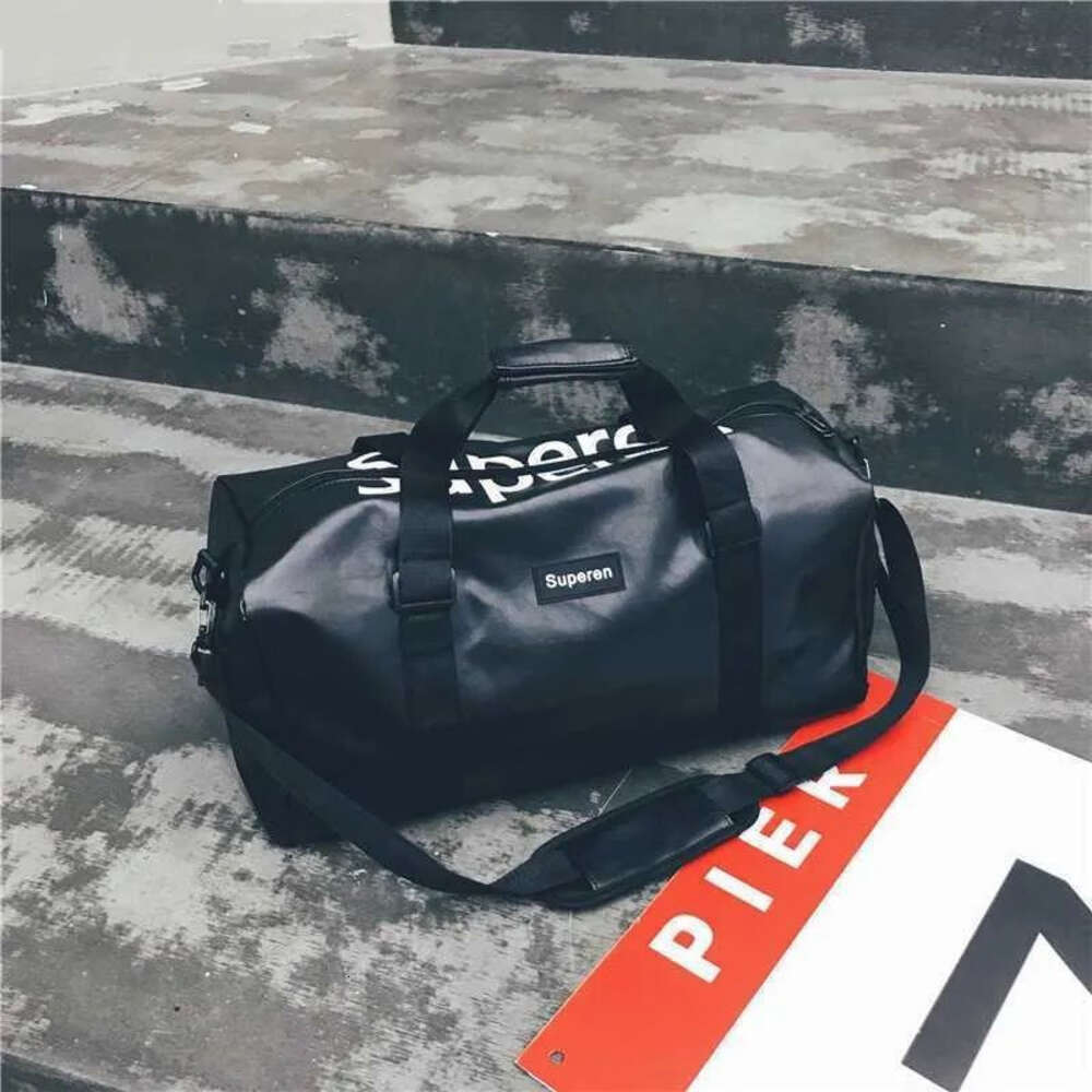 Outdoor Duffle Bags Nieuwe Portable Letter Business Travel Bag PU Men en Women S Sport Fiess Short Distance Light Storage Lage 230406