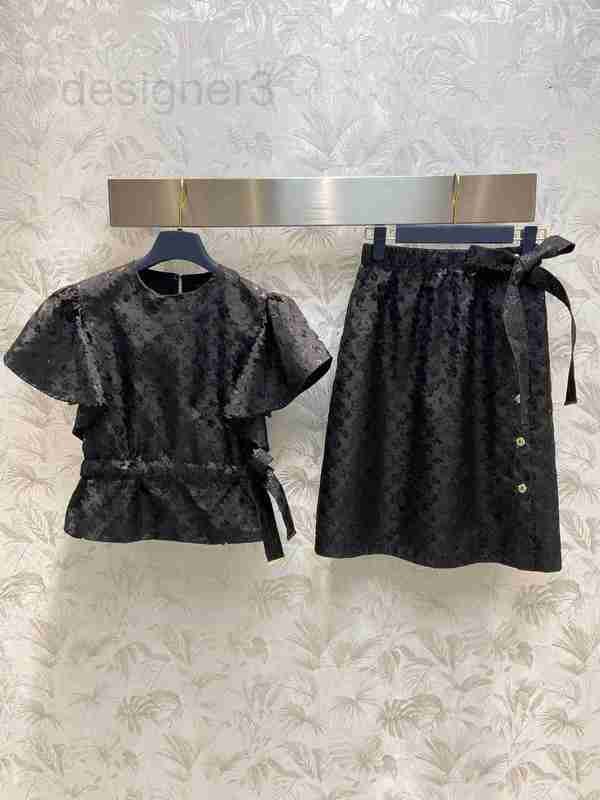 

Two Piece Dress Designer Women's Button Skirt Jacket Set Women Loose Casual Tracksuits 2023 Summer Short Sleeve Ladies Bow Tops With High Waist Sets DC0M, Black