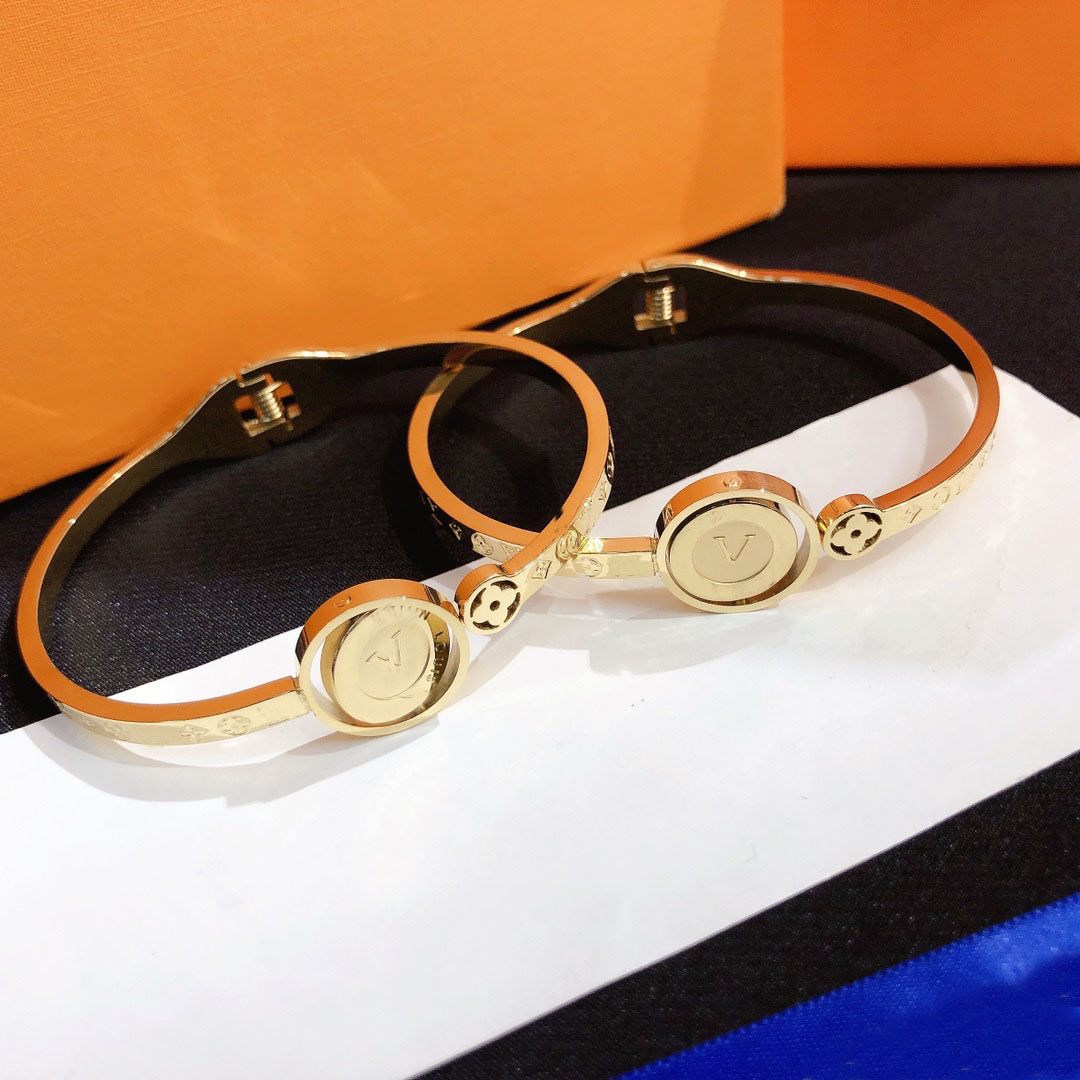 

Luxury Desinger Women 18k Gold Bangle Bracelet Crystal Stainless Steel Wristband Cuff Rotation Design Letter Wedding Lovers Gift Jewelry S282
