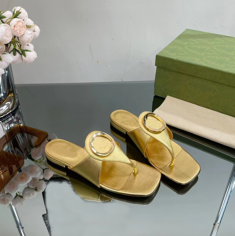 

Flip Flops designer slippers fashion flat bottomed women shoe casual large beach shoes summer genuine leather home party classic metal buckle decoration, Silver