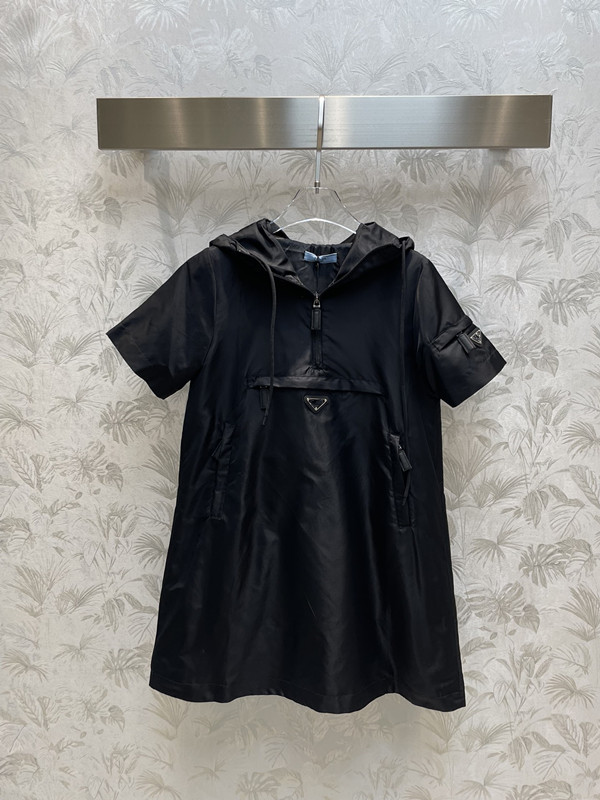 

Women Designer Dresses Fashion Letter Brief Nylon Classic Pattern Triangle Black Hooded Dresses Summer Womens Clothing Short Sleeve