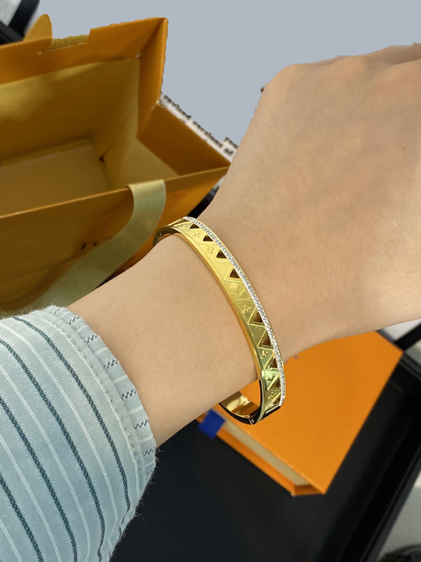 

Ladies Bracelet Gold Designer Letter Jewelry Women 18K Gold Plated Stainless Steel Faux Leather Wristband Cuff Fashion Accessories S267