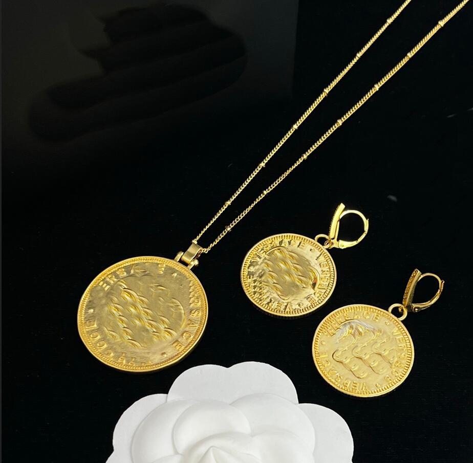 

NEW Fashion Banshee Necklace Bracelet Coin Medusa portrait Pendants Stud Earring Sets Brass Ladies Designer Jewelry gifts MS19 --901, Such as picture color