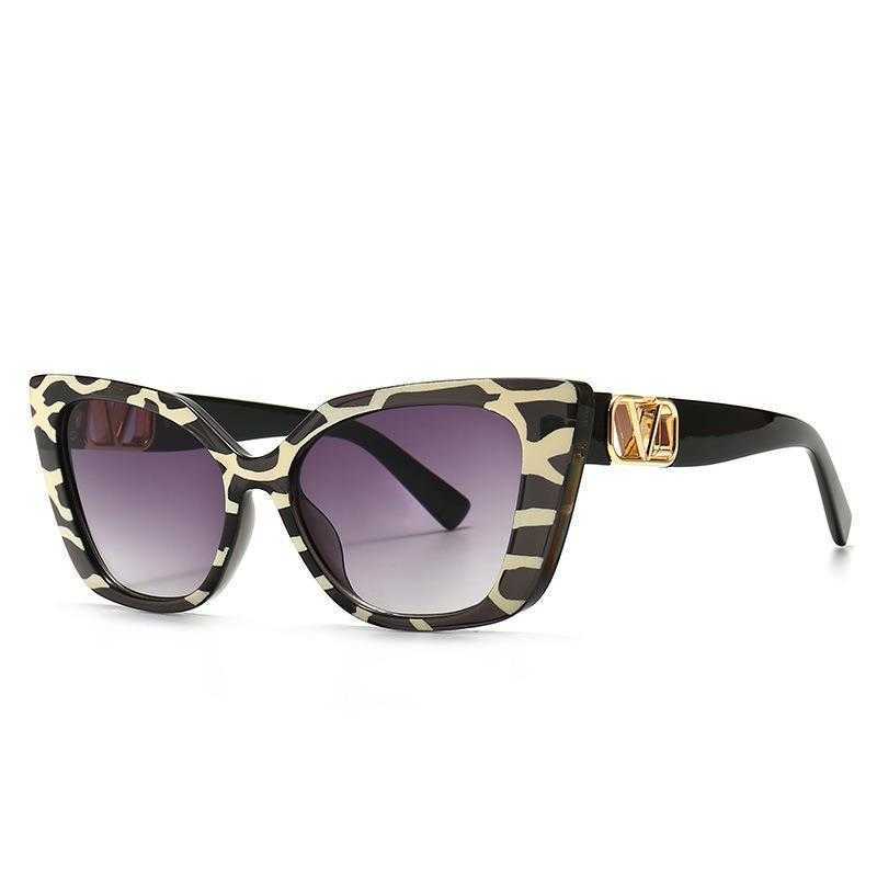 

Modern Charm Retro Vlogo Cat Eye Frame Sunglasses Ins Style