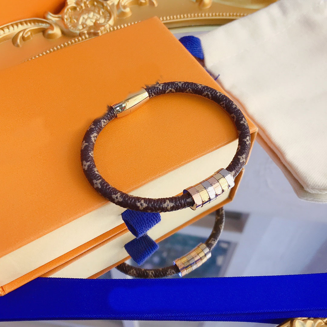 

Designer Jewelry Women 18k Gold Bangle Bracelet Stainless Steel Bracelets Faux Leather Flower Pattern Charm Lovers Wedding Fashion Gift S099