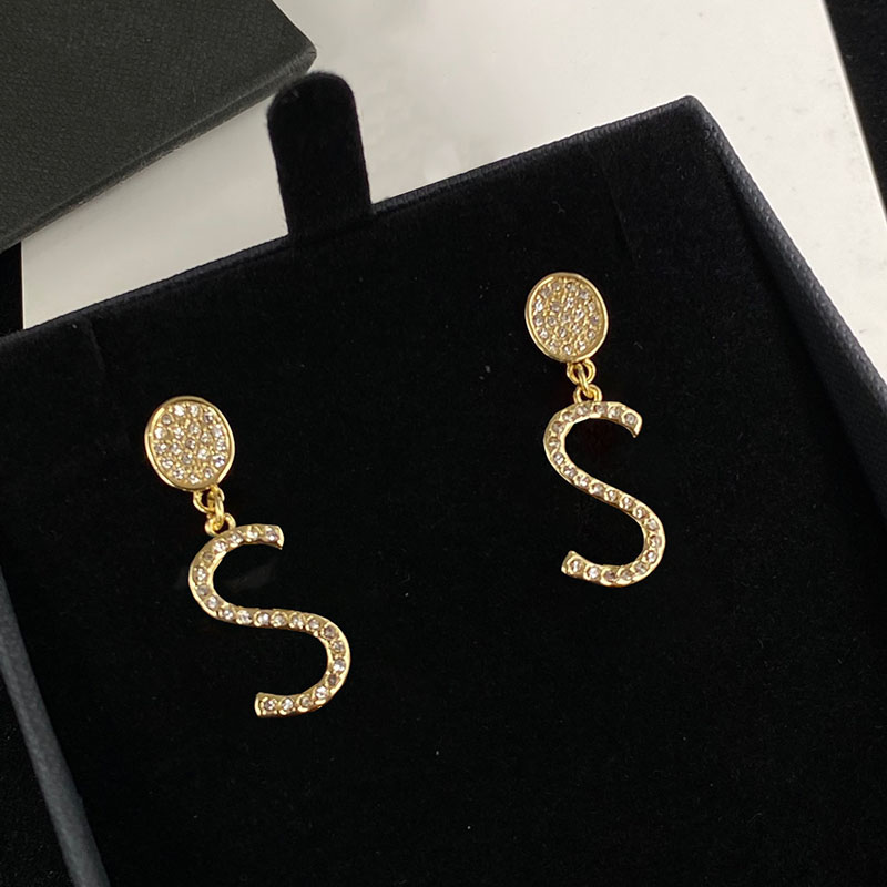 

Luxury Gold Stud Earrings Designer Women Diamond Earrings Letter Ear Studs Jewelry With Box Valentine Day Gift