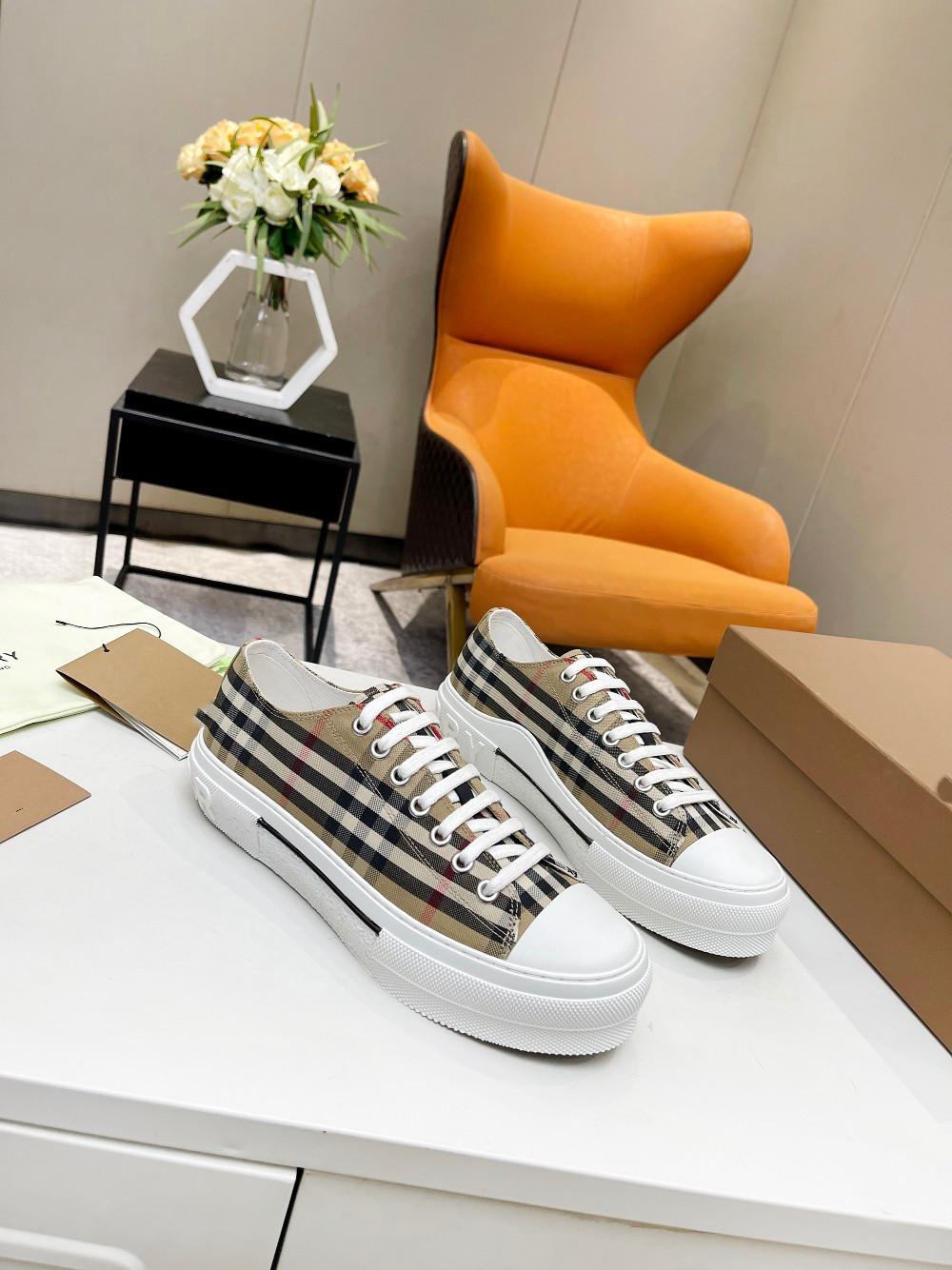 

Luxury Fashion Sneakers Designer Casual Shoes Women Mens Protection Pack Phantom Rain On Cloud White Black Lunar New Year Mule Camo Grey Sports Trainers 0516, 03