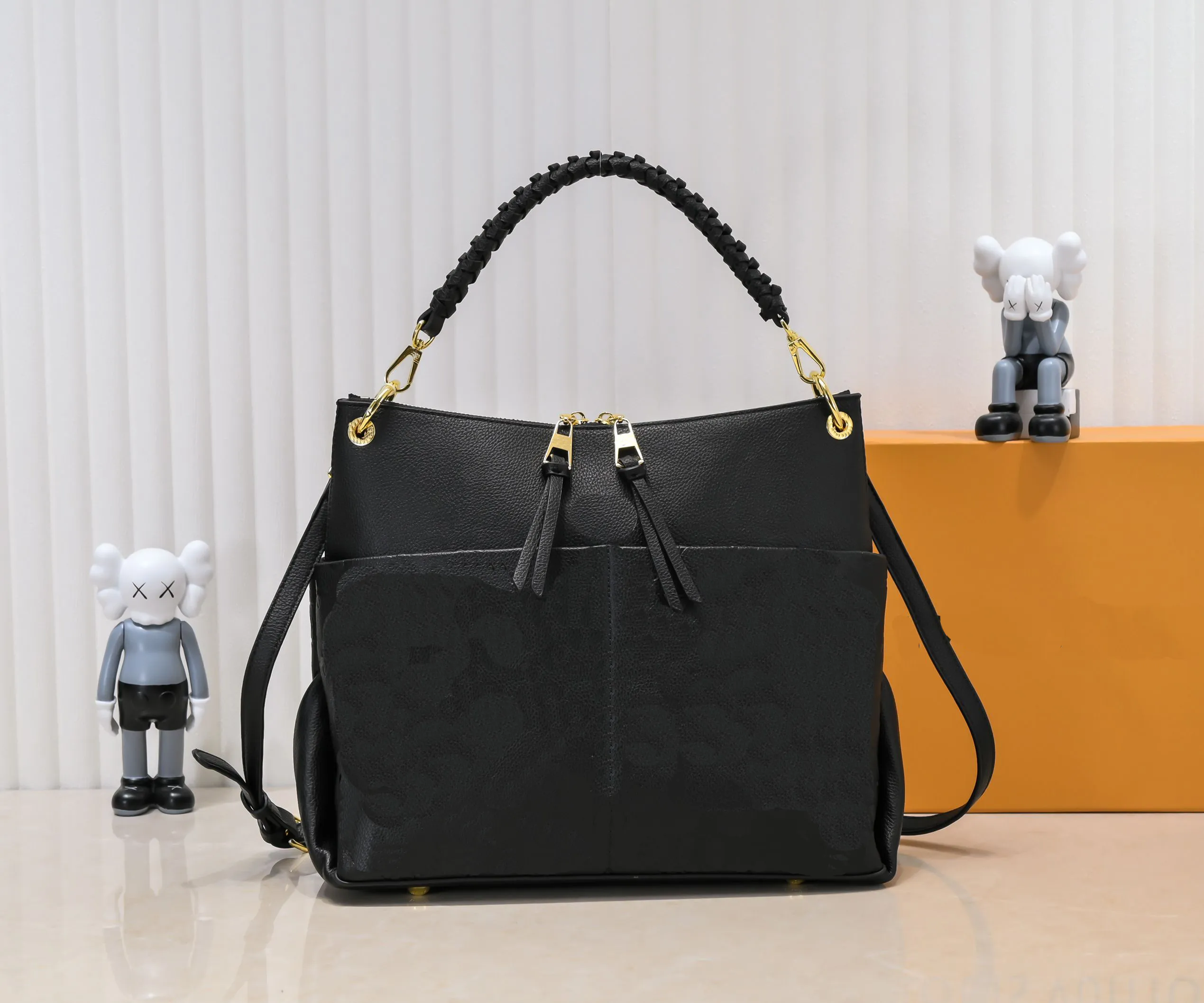 

2023 Designer Luxury Handbag crossbody Shoulder Bag Stylish Atmosphere paired with detachable Shoulder Strap 45522, Black