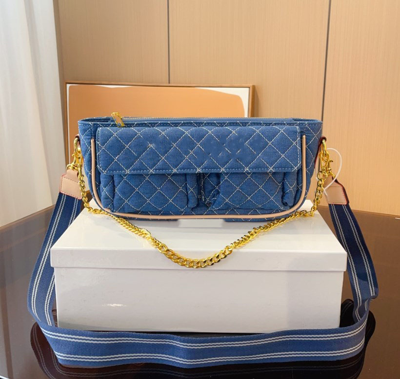 

2023 Women's crossbody denim bag blue double pockets with imported hardware street shot cool sports wind 30cm
