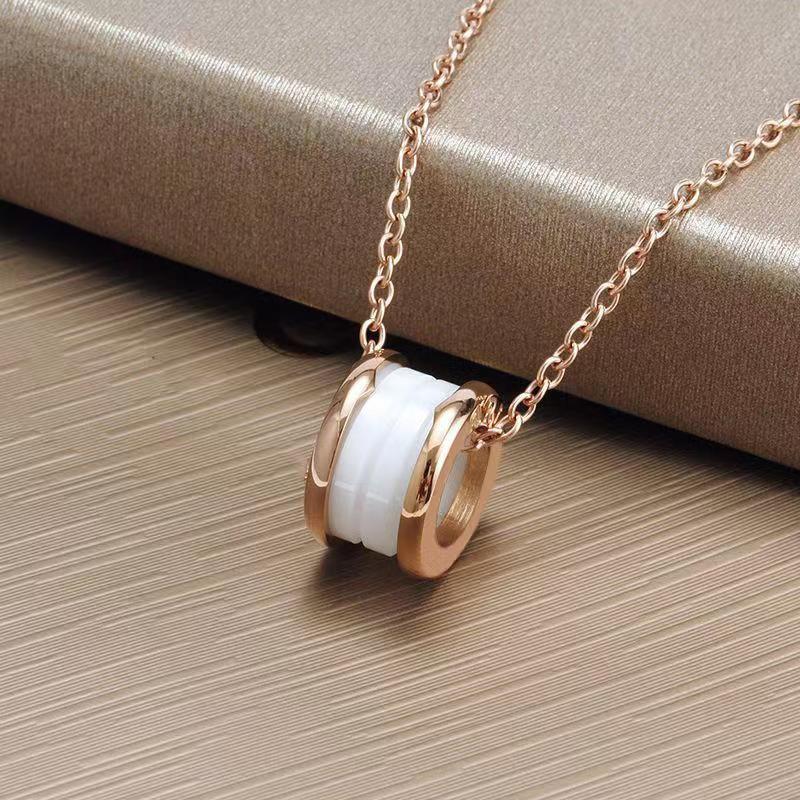 

Designer Design Ceramic Couple Pendant Necklace Fashion High Quality Men and Women Valentine's Day Classic Luxury Gift