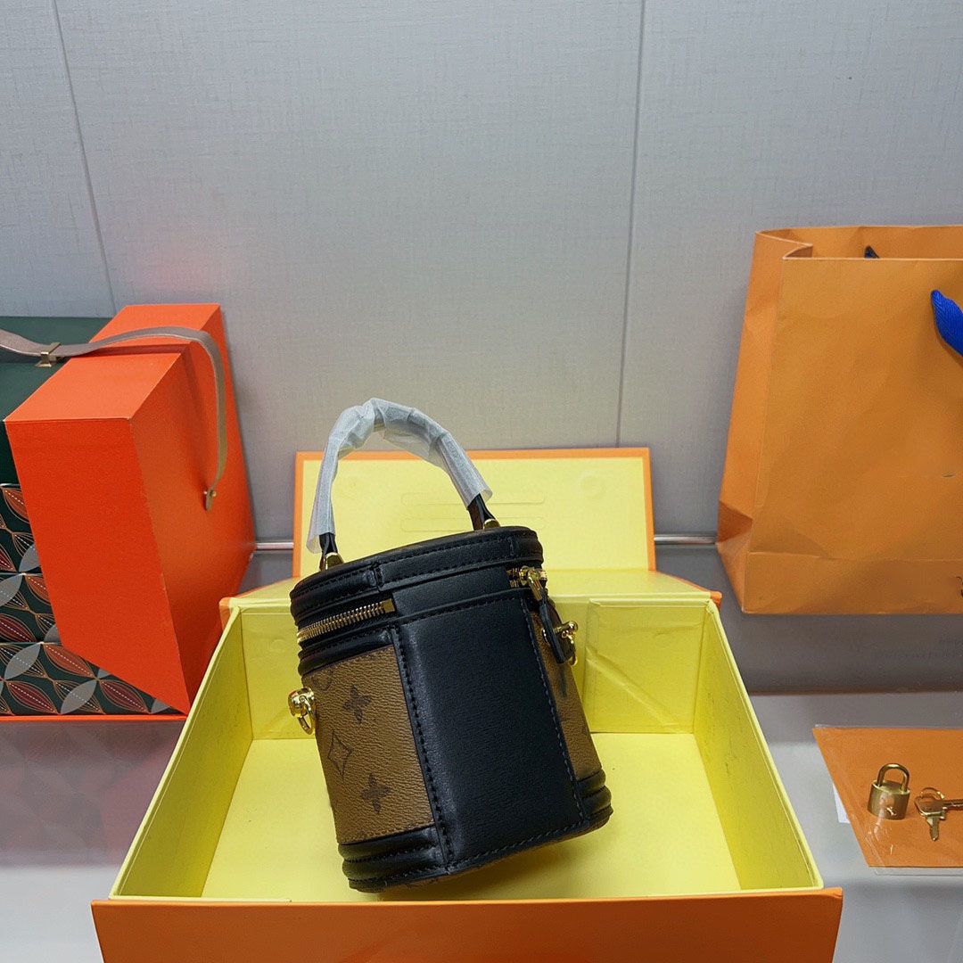 

Leather Classic 2023 Cylindrical to Mini Bag Beauty Beauty Bucket Strap, Large Easy Capacity, Essentials, Carry, Can Load Animal Bag or Mwfx, Brown