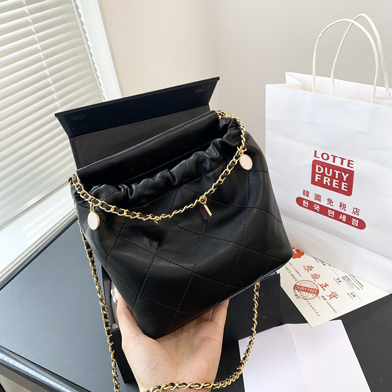 

Classic 2023 Luxury Designer Bag Folding Gift box High Quality Handbags Famale Metal Designer Bag Black Clamshell Chain Bags Cross body Gem Kofuku Pouch, 2#18x18x8.5cm