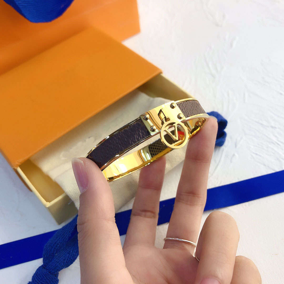 

Women Charm Wide Bangle for Fashion Designer Jewelry Letter Stainless Steel Crystal Rhinestone 18k Gold Bangle Bracelet Wedding Bangles Accessories S074