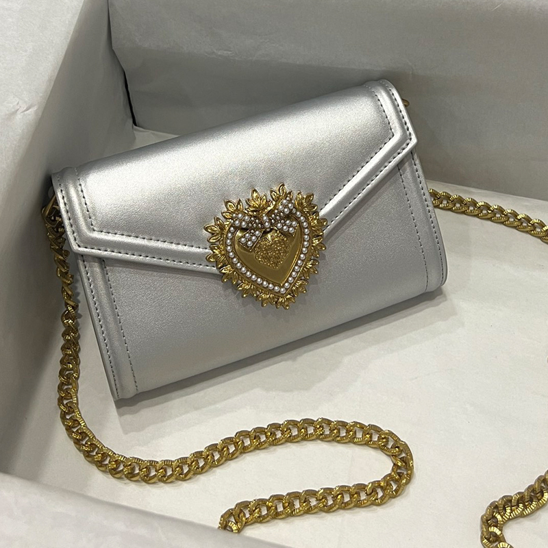 

Chain Crossbody Bag Flap Messenger Bags Shoulder Handbag Evening Clutch Cowhide Genuine Leather Gold Jewelry Heart Badge Flip Purse Magentic Hasp 7A Quality Wallet