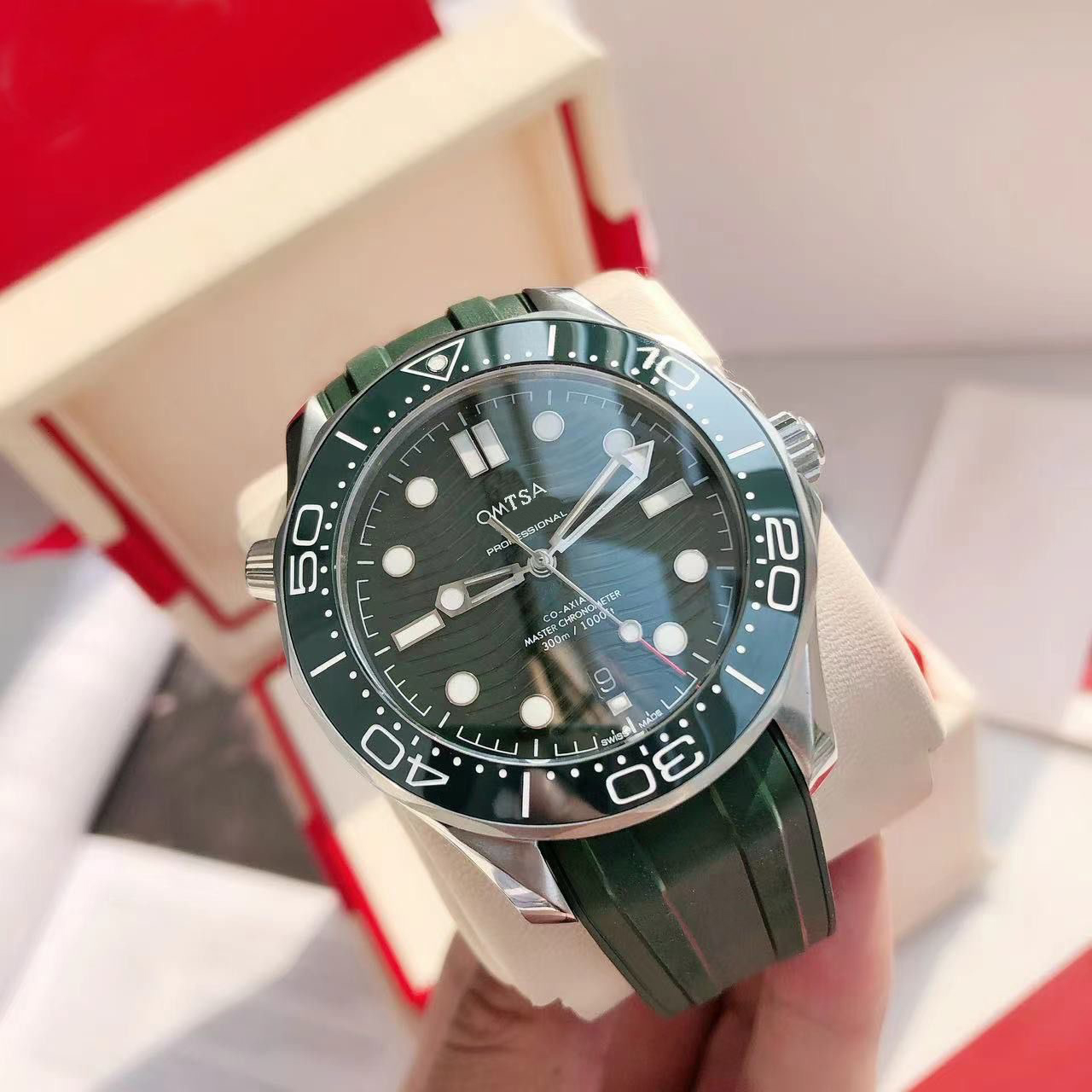 

Seamaster 300 Sports Luxury Men's Watch 2813 Automatic Machinery Fashion Business Sapphire Ceramic Diving 300 Watch Night Glow Stainless Steel Waterproof Rubber, As shown 2813 automatic