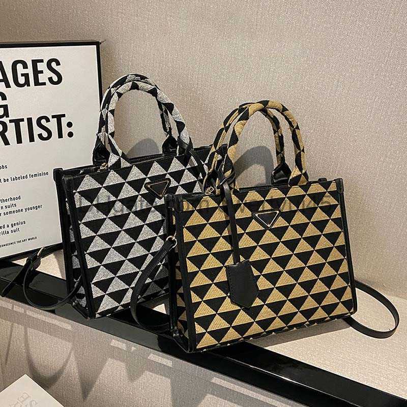 

Shoulder Bags Crossbody bag Womens bag Designer leather cross-body bag Leather material and alligator skin embossed double-sided handbag Fashion versatile piece