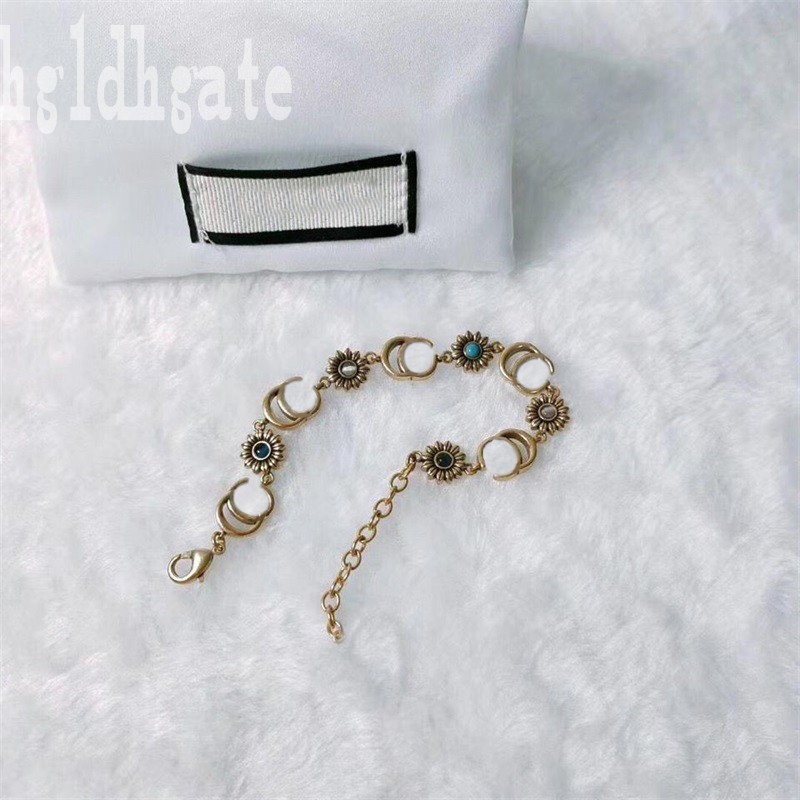 

Retro designer bracelet women charm bracelet gold color g letter hollowed ouit tiktok link chains beautiful fine flower diamond bracelets iced out ZB028 F23