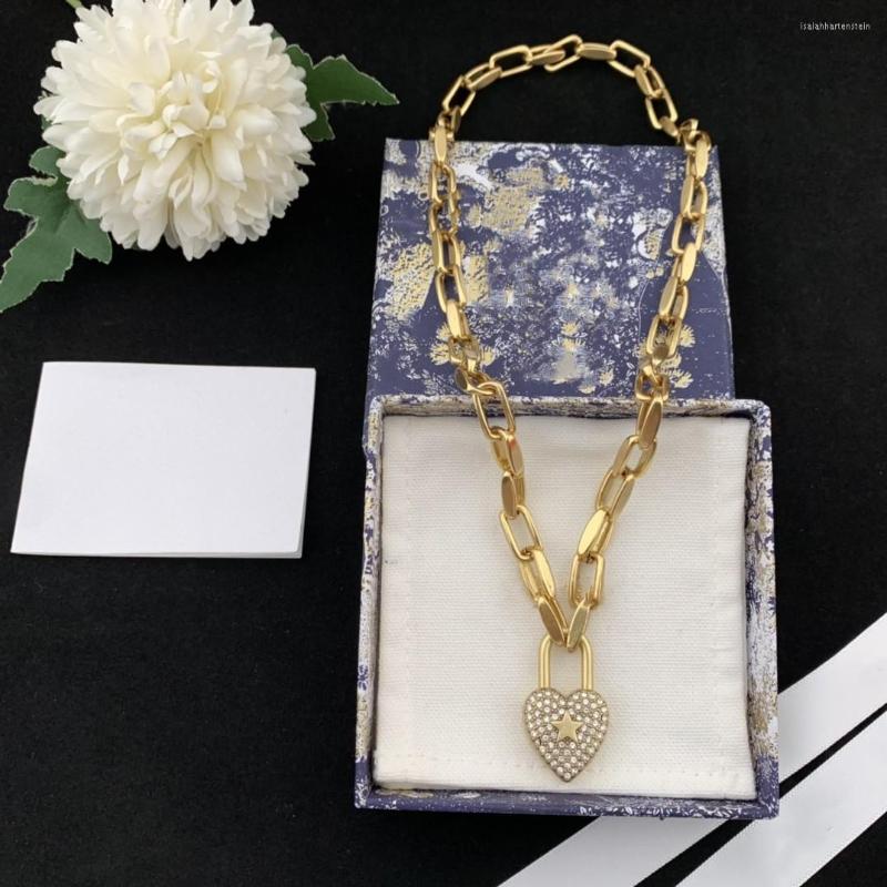 

Pendant Necklaces Fashionable High-end Design Inlaid Zircon Love Necklace
