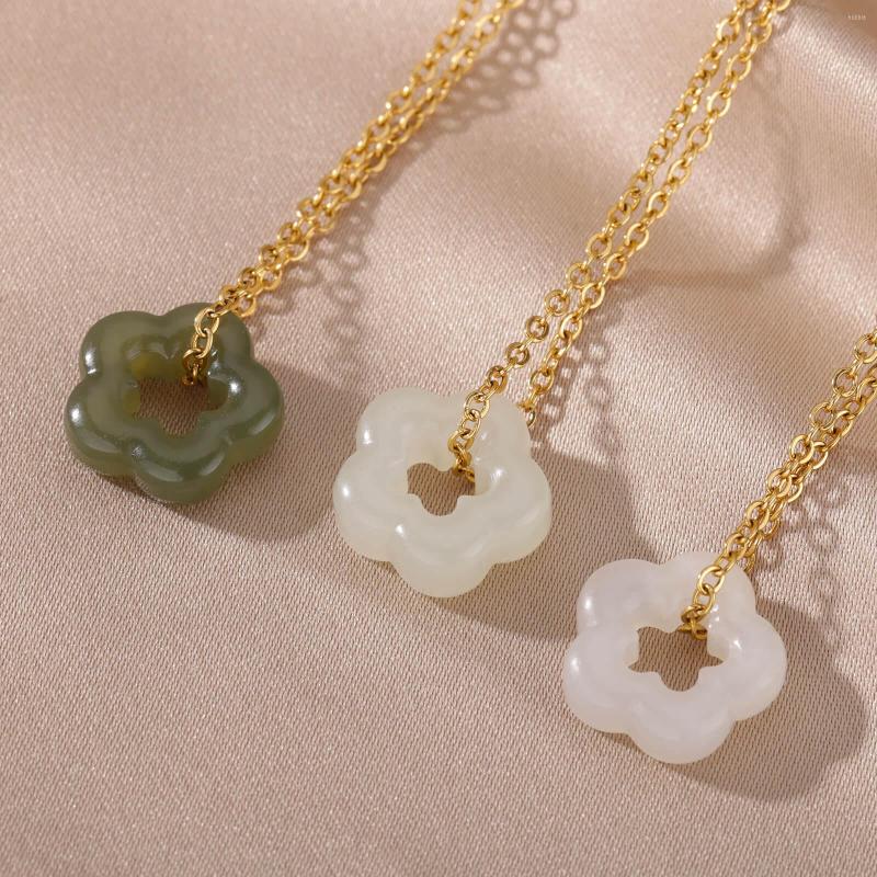 

Choker Natural Stone Plum Blossom Pendant Necklace For Women Cute Flower Necklaces Chain Boho Vintage Jewelry Gift Collier