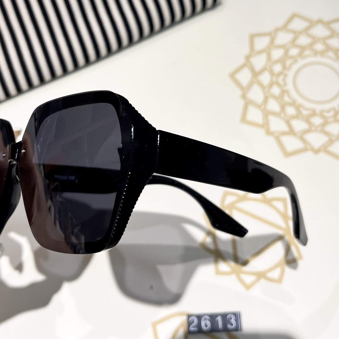 

Sunglass Top Original high quality Designer Sunglasses men famous fashionable Classic retro luxury brand eyeglass fashion design 2613