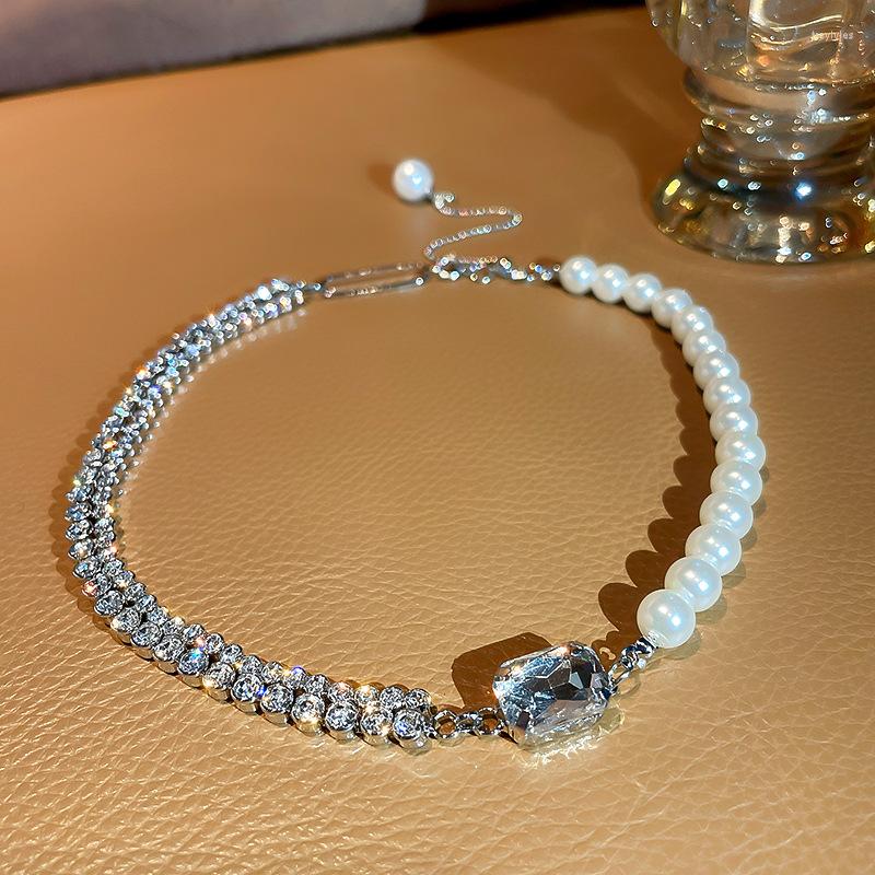 

Chains Lovelink European And American Style Large White Pearl Asymmetrical Necklace Women Transparent Crystal Metal Short Necklaces