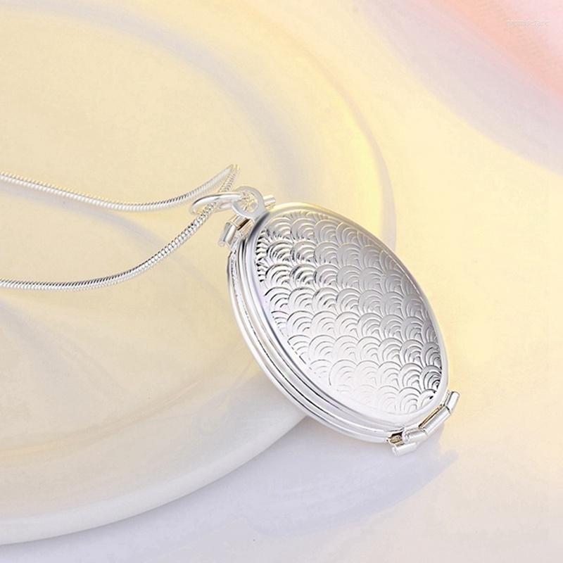 

Pendant Necklaces Fashionable Fish Scale Pattern Open Oval Necklace For Men And Women Four Po Phase Box Jewelry