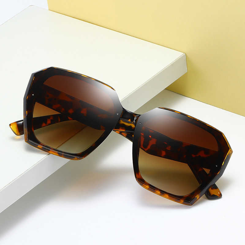 

2023 New Big Lens Big Brand Slim Fit Personalized Metal Hinge Women's Sunglasses