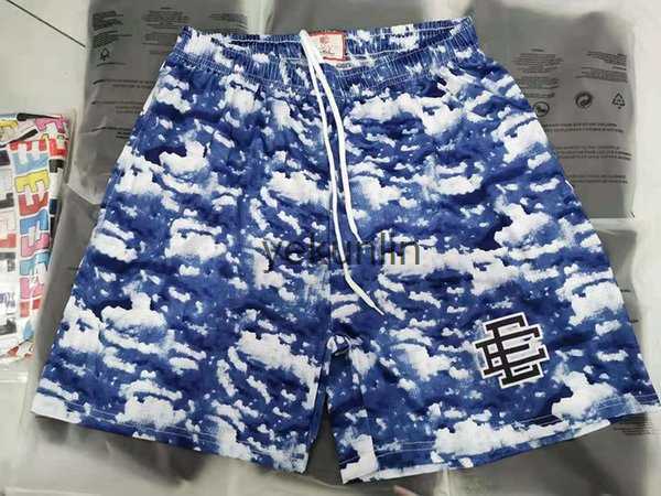

EE Basic Shorts - NYC Skyline Design. Comfortable & Stylish for Men and Women. Ideal for Fitness, Sports, Summer.