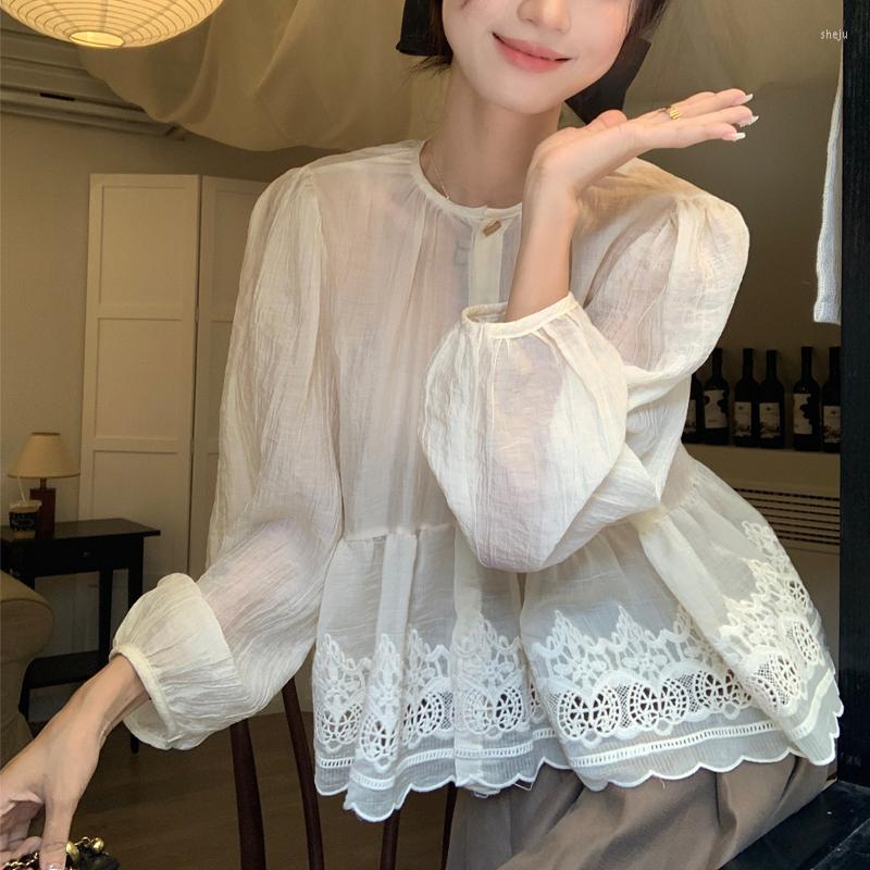 

Women's Blouses Vintage Hollow Out Blouse Fashion Sheer Embroidery Lace Shirt Loose Patchwork Long Sleeve Women Tops