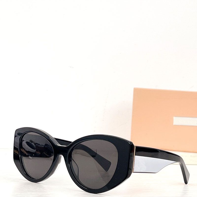 

Summer Retro Sunglasses: UV-Proofed Full Frame for Women and Men, SMU 03W Style