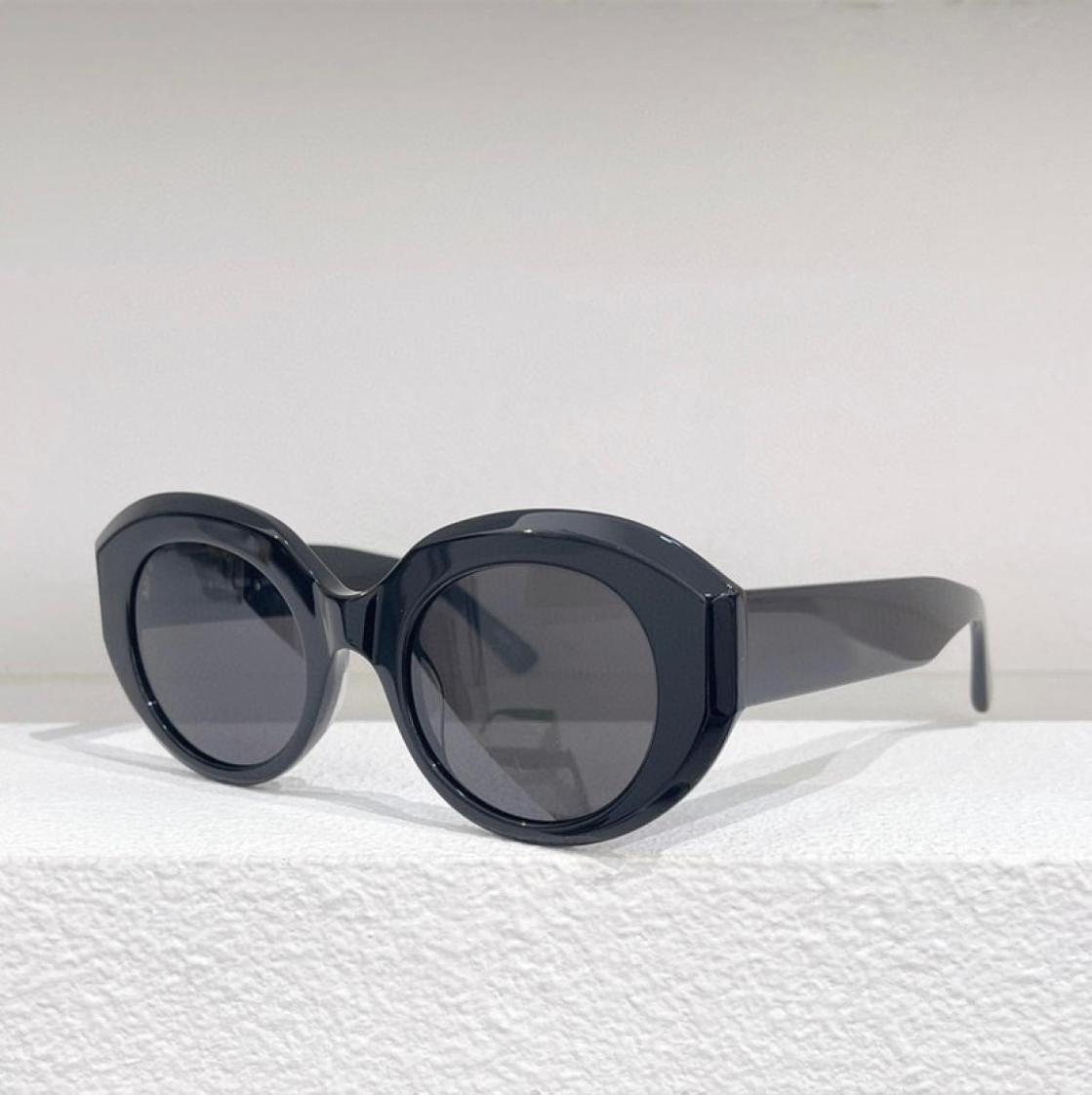 

Sunglasses For Women and Men Summer 0235 Style AntiUltraviolet Retro Plate Full Frame Glasses Random Box6351300