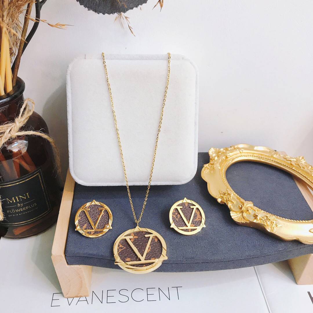 

Jewelry Set Designer Brand Earrings Women's Gift Chain Necklace 18k Gold Plated Earrings 2023 Spring New Style Stainless Steel Jewelry Set Wholesale, Golden