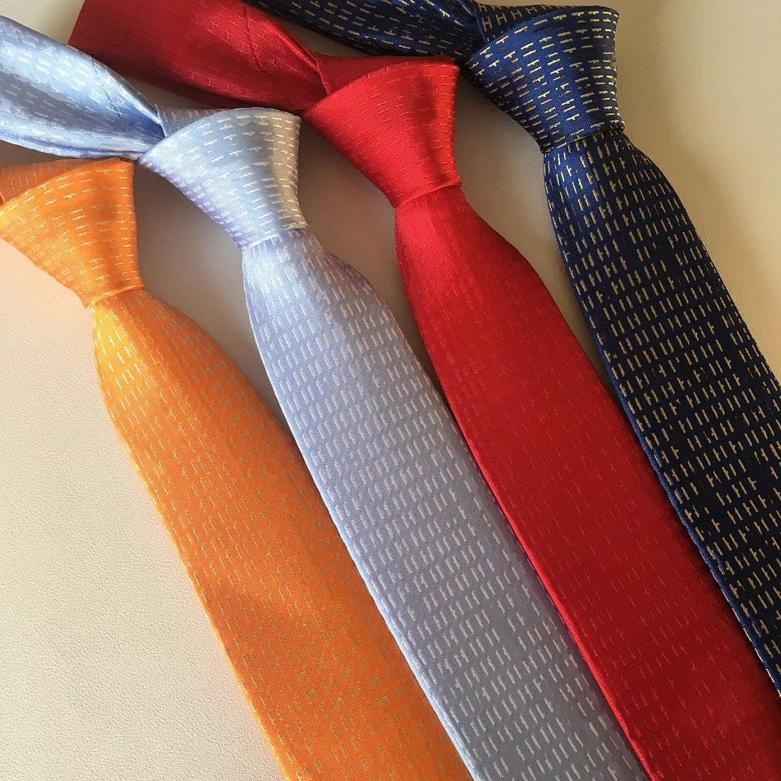 

Men's Letter Silk Tie Red White Dark Blue Yellow Jacquard Classic Printing Simplicity handmade Woven Wedding Fashion Design Casual business Box Suit Neck tie