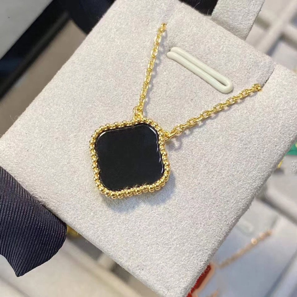 

Classic Fashion Pendant Necklaces for women van Elegant 4/Four Leaf Clover locket Necklace Highly Quality Choker chains cleef Designer Jewelry girls Gift xs3i