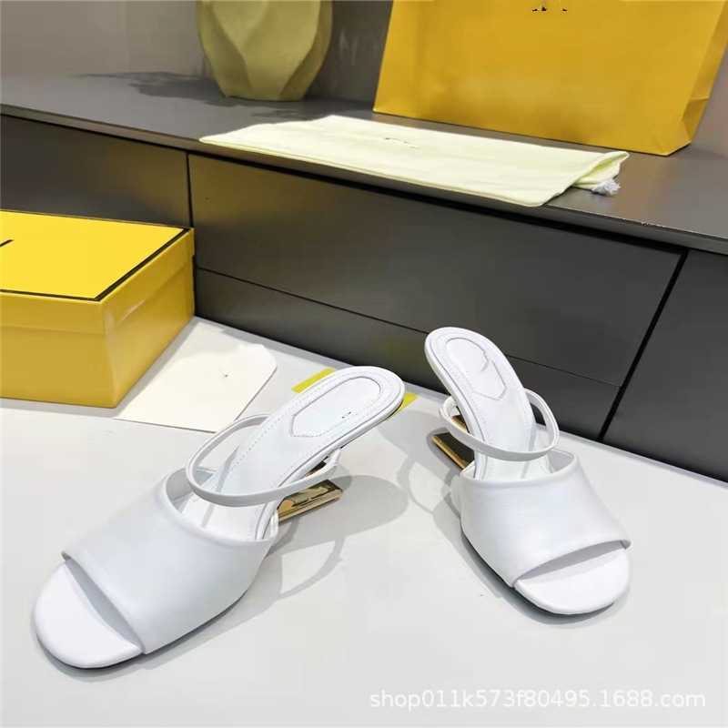 

Summer White Round Head Method Single Buckle Leather Flower Moose Rubber Version One Line Shape, White2
