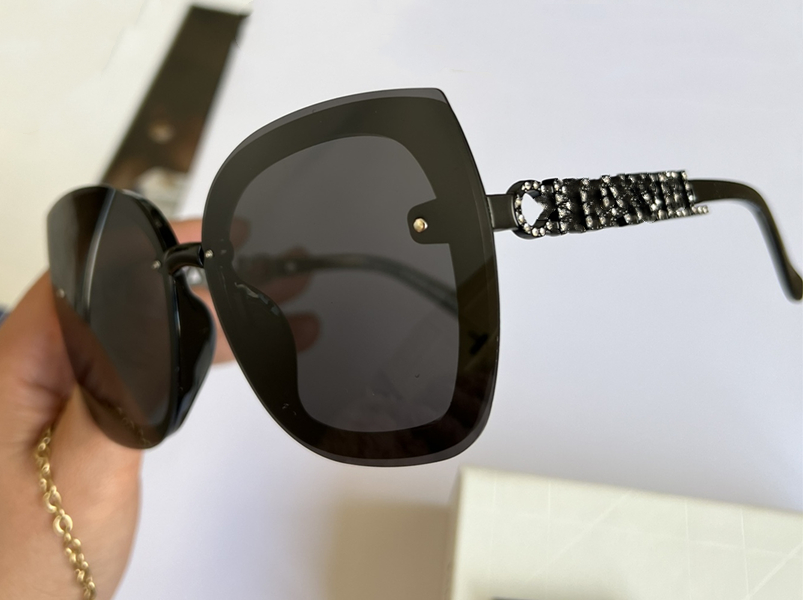 

sunglasses for women classic Summer Fashion 2023 Style Square-Frame eye glasses UV Protection Lens 620