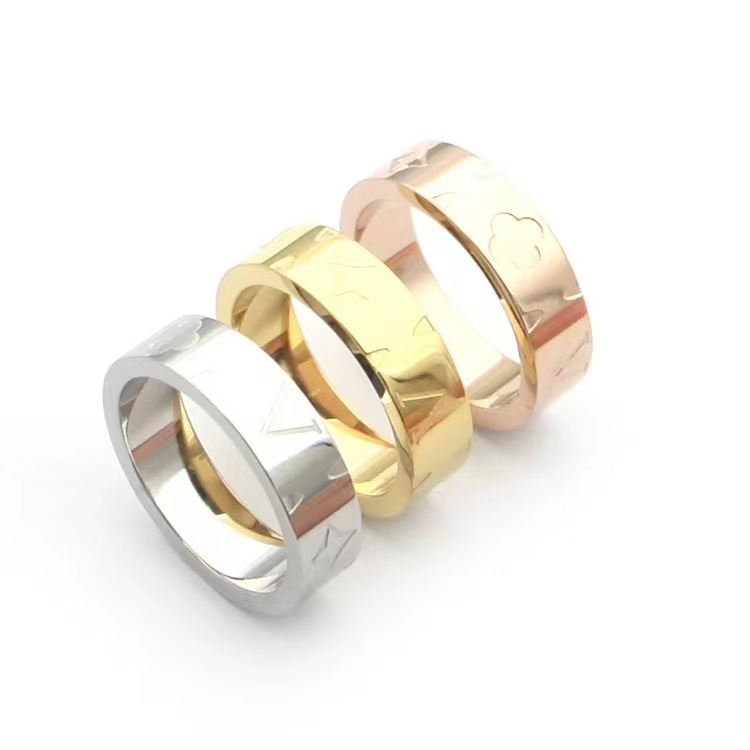 

2023 Luxury Brand V-print Coupe Ring for Women Couples Simple and Fashionable Four Leaf Flower Engagement Ring High Quality Titanium Steel Designer Ring