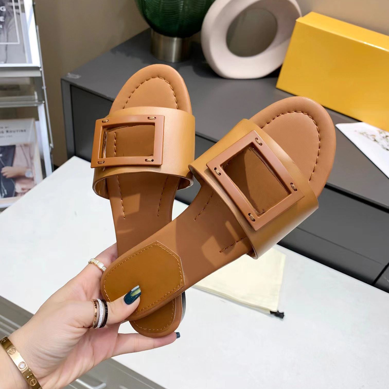 

2023 Summer Women Wear F Home Slippers Fashion Sandals All-match Real Leather Seaside Beach Casual Large Size Flat-heeled Flip-flop Sandal, 15