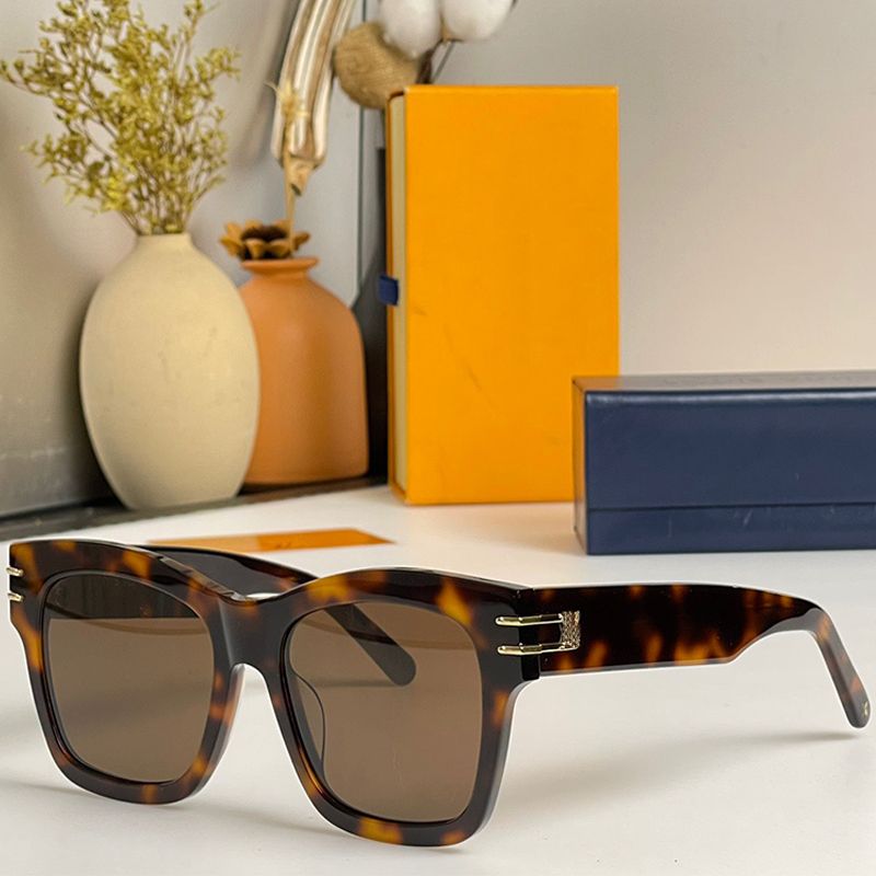 

UV-Reducing Luxury Square Sunglasses for Summer Travel - Ancient Style Full-Frame Shades for Men and Women (Z1615E)