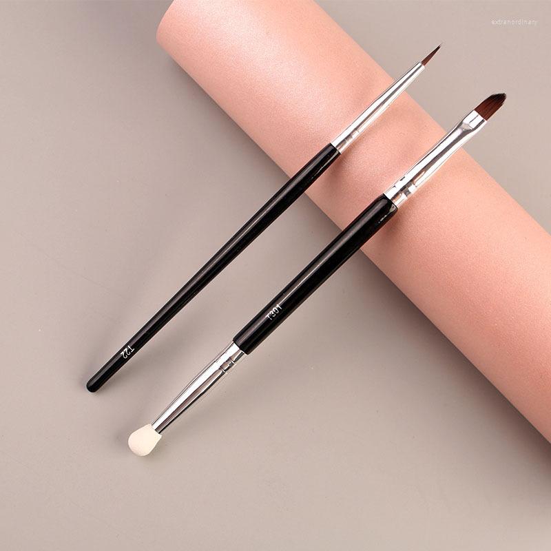 

Makeup Brushes Multifunctional Double Ended Brush Concealer Sponge Eyeliner Eye Shadow Lacrimal Sulcus Cosmetic Tools