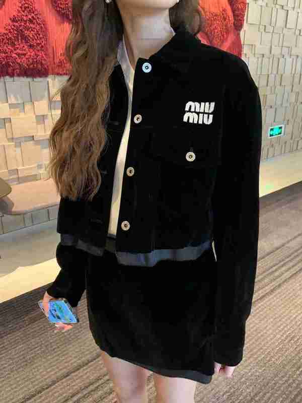 

Women' Tracksuits designer Swan Velvet Black Set for 23 Spring/Summer New Product Sticker Embroidery Letter Lapel Coat Half Skirt Two Piece E6SJ, Black3