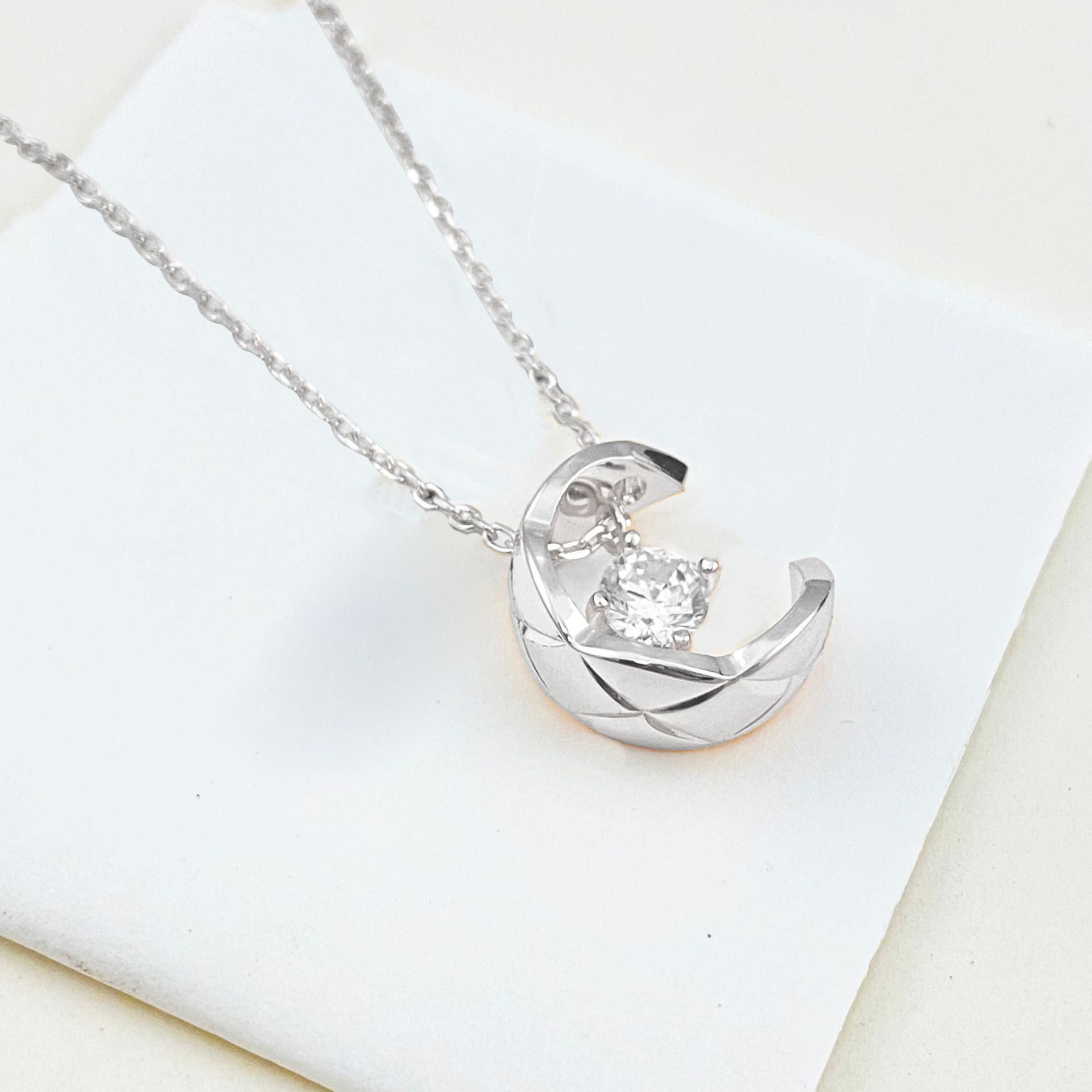 

American Diamond Plaid Solitaire Necklace Simple Fashion Shining Diamond Three-Color Net Red Fashion