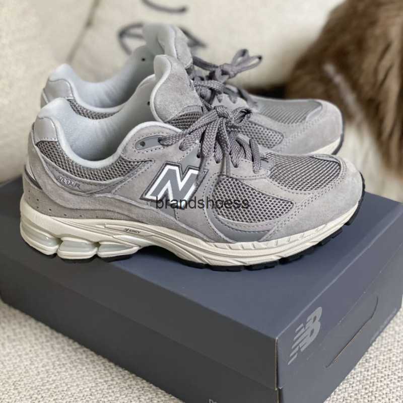 

High Edition NB2002r Yuanzu Grey Men's Shoes Versatile Fashion Dad Shoes Casual Sports Shoes, Grey carbon black
