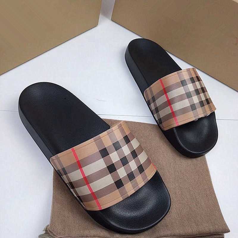 

2023 summer new fashion wear beach sandals lattice, Black face and black background