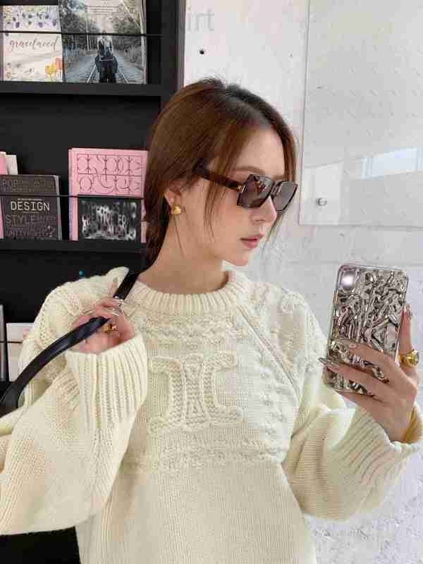 

Women's Sweaters designer Falling into the gentle three-dimensional hook flower triumphal arch pullover sweater for women in autumn and winter 9K08, Creamy-white