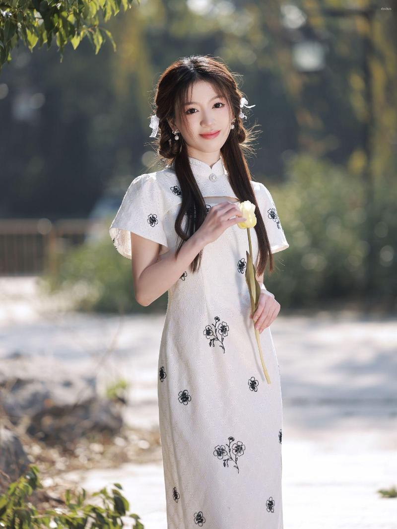 

Ethnic Clothing Women White Floral Embroidery Cheongsam Chinese Style High Split Qipao Retro Long Daily Party Dress