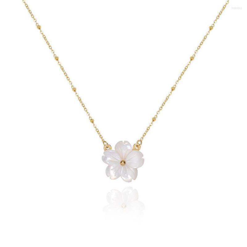 

Pendant Necklaces 12Pcs/Lot Exquisite White Shell Cherry Blossom Collarbone Chain Titanium Steel Necklace For Women