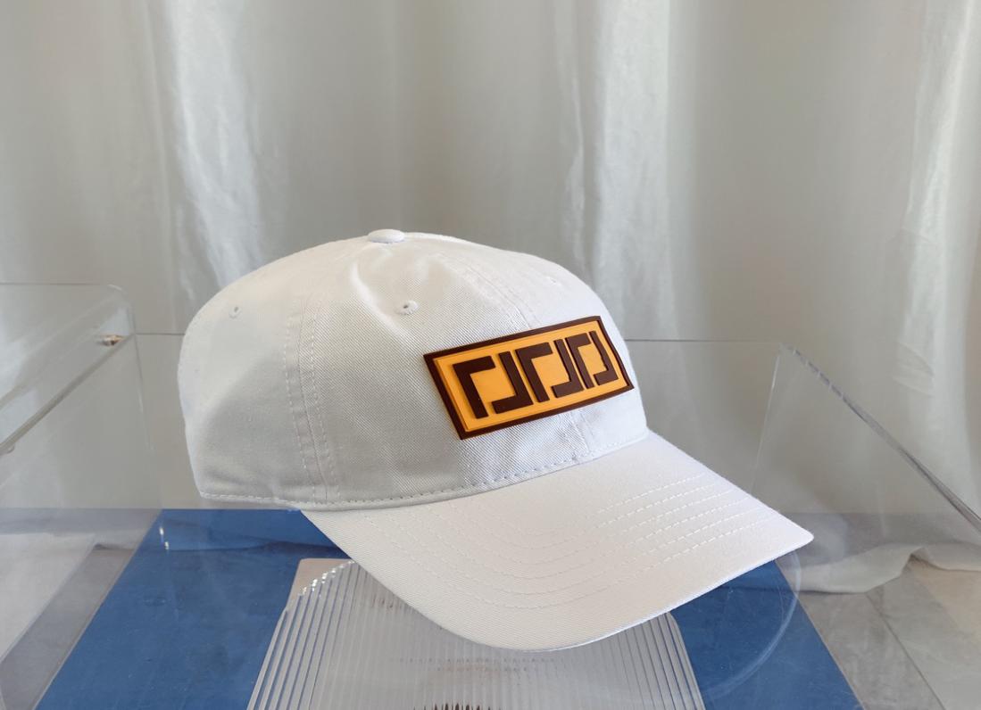 

Luxurys fashion designer baseball cap exquisite details high quality workmanship four seasons travel essential sun hat 5 colors 7243422, White