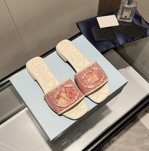 

Classic Letter Embroidered Flat Slippers 2023 Spring/Summer New One-Strap Sandals for Women Everyday Joker Beach Outerwear, 00